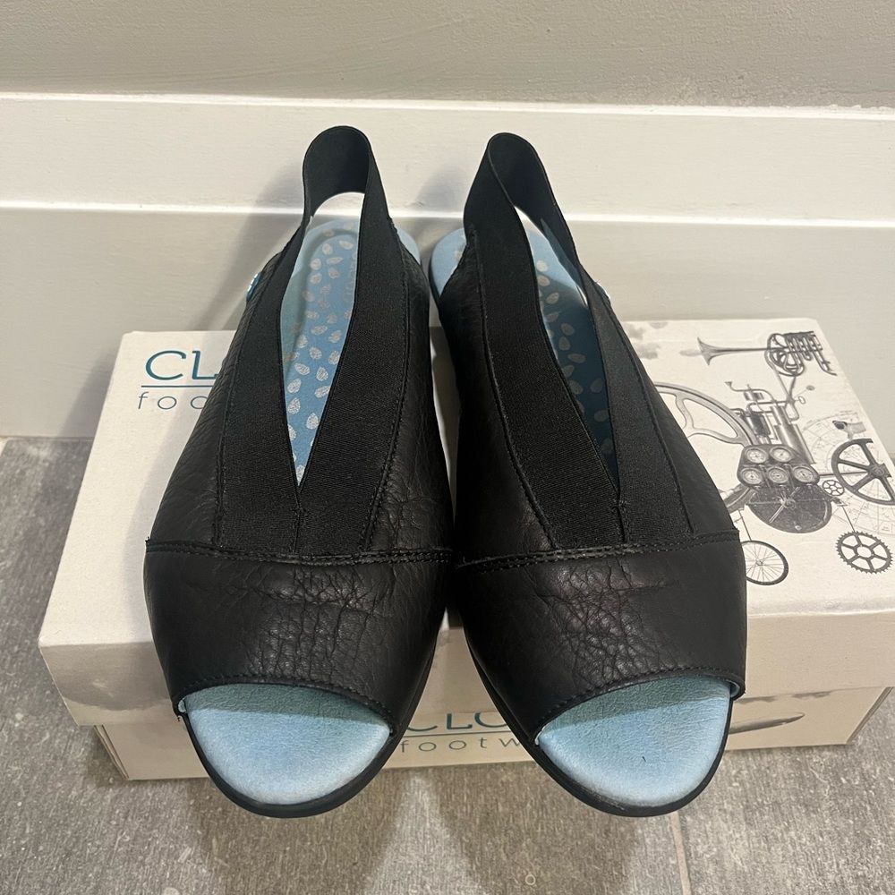 Cloud Slip-on style  black women sandal size 39(8-8.5)